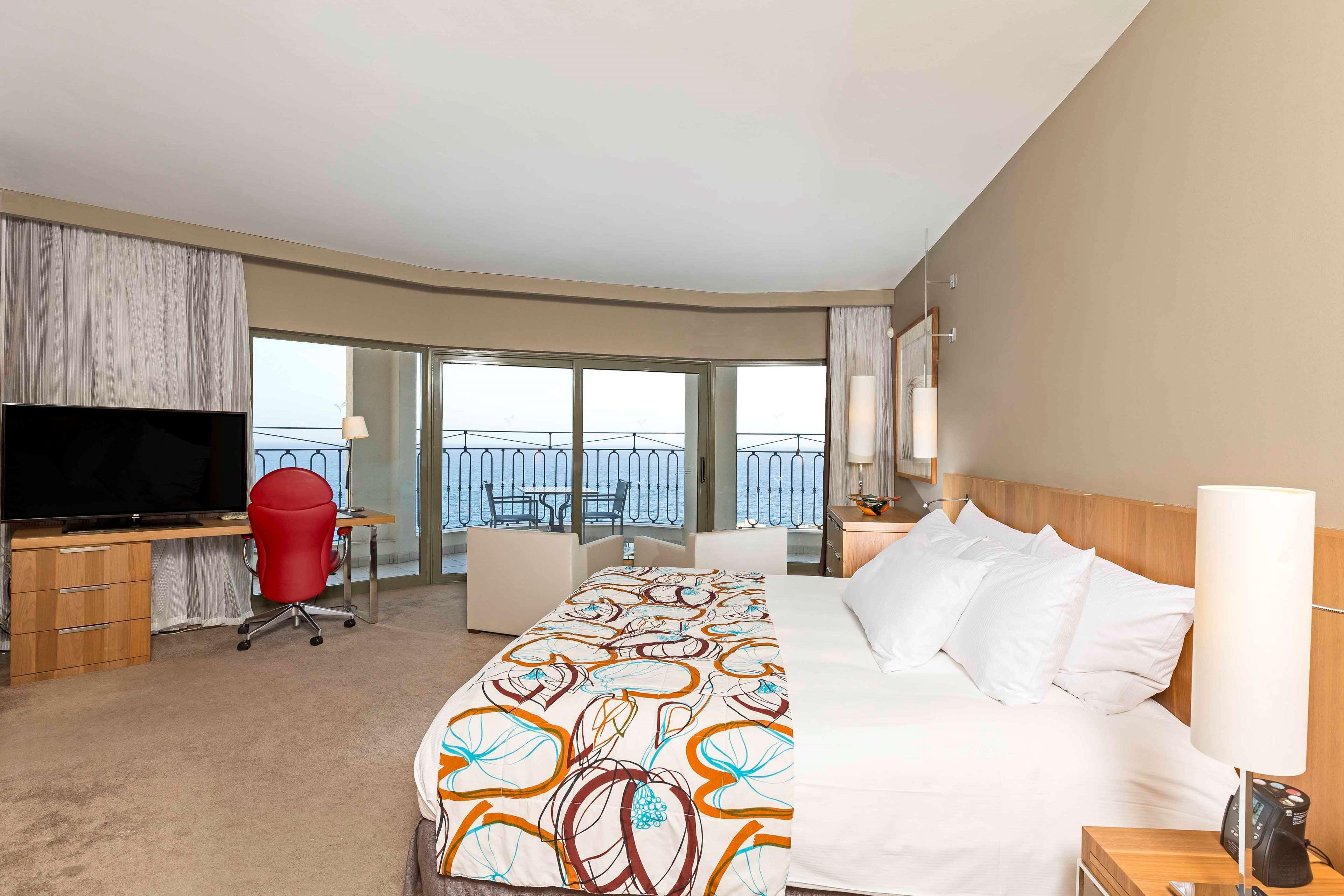 Hotel Hilton Malta San Giuliano Esterno foto A room at the Hilton San Francisco