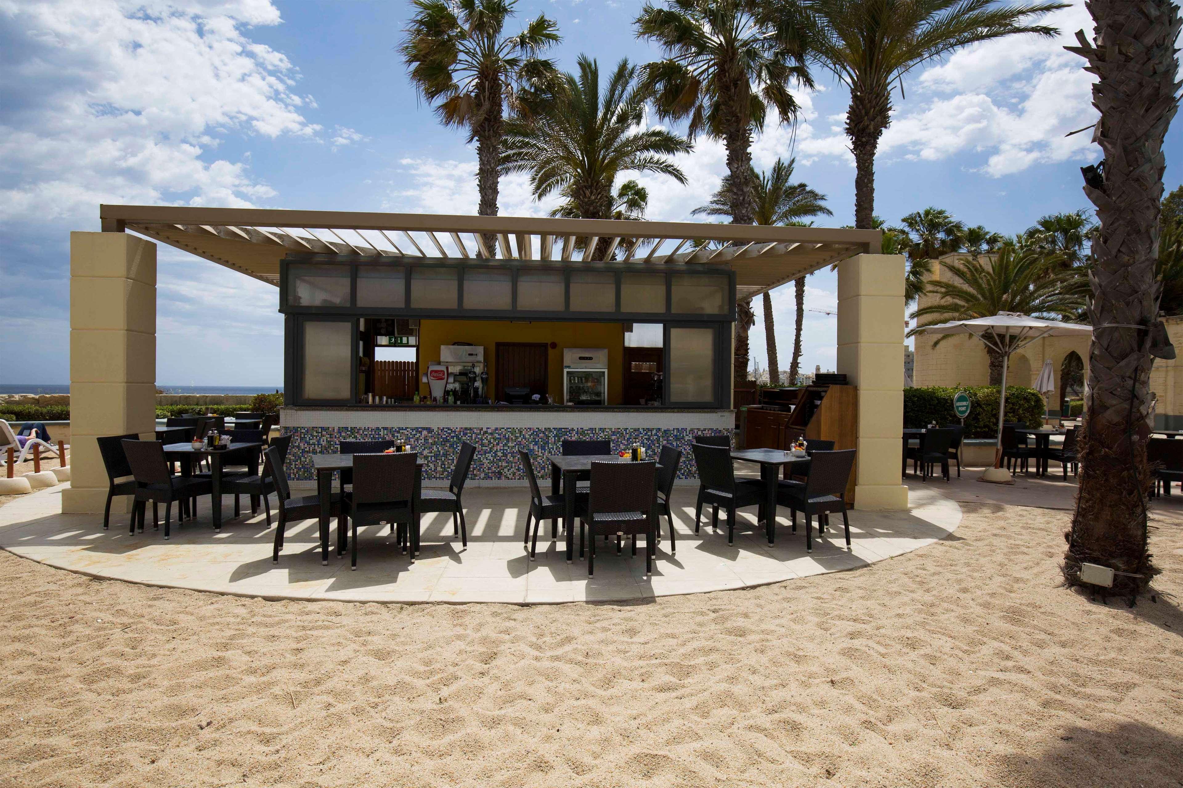 Hotel Hilton Malta San Giuliano Esterno foto Beach bar in Cala Galdana, La Pedra