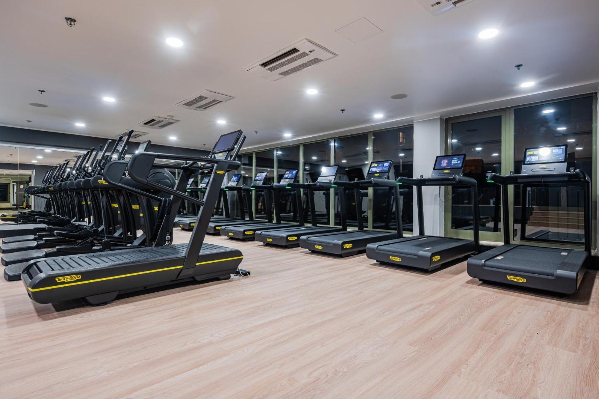 Hotel Hilton Malta San Giuliano Esterno foto The gym at the hotel