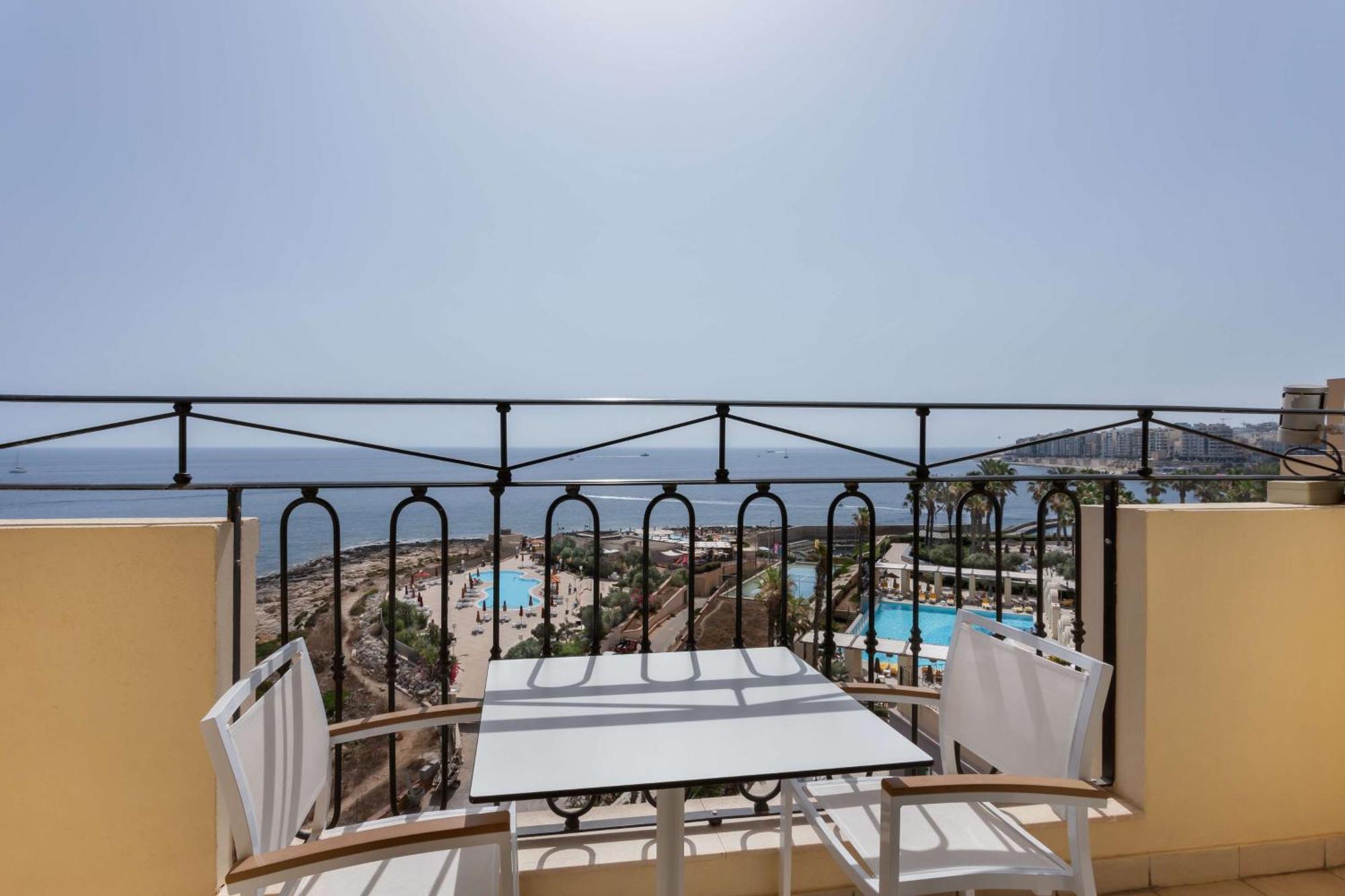 Hotel Hilton Malta San Giuliano Esterno foto