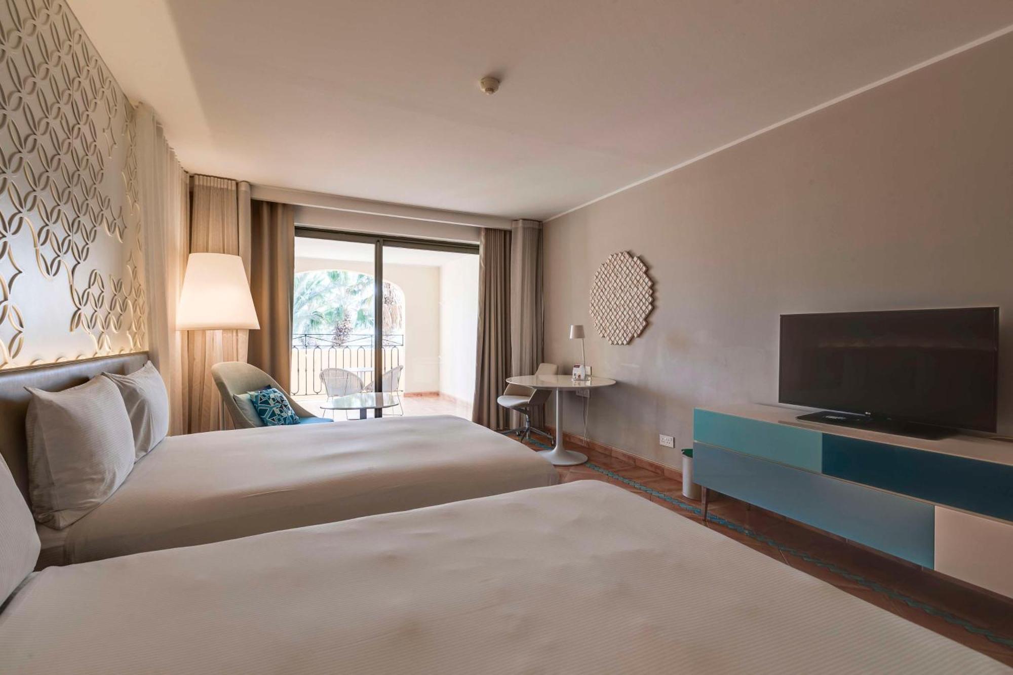 Hotel Hilton Malta San Giuliano Esterno foto