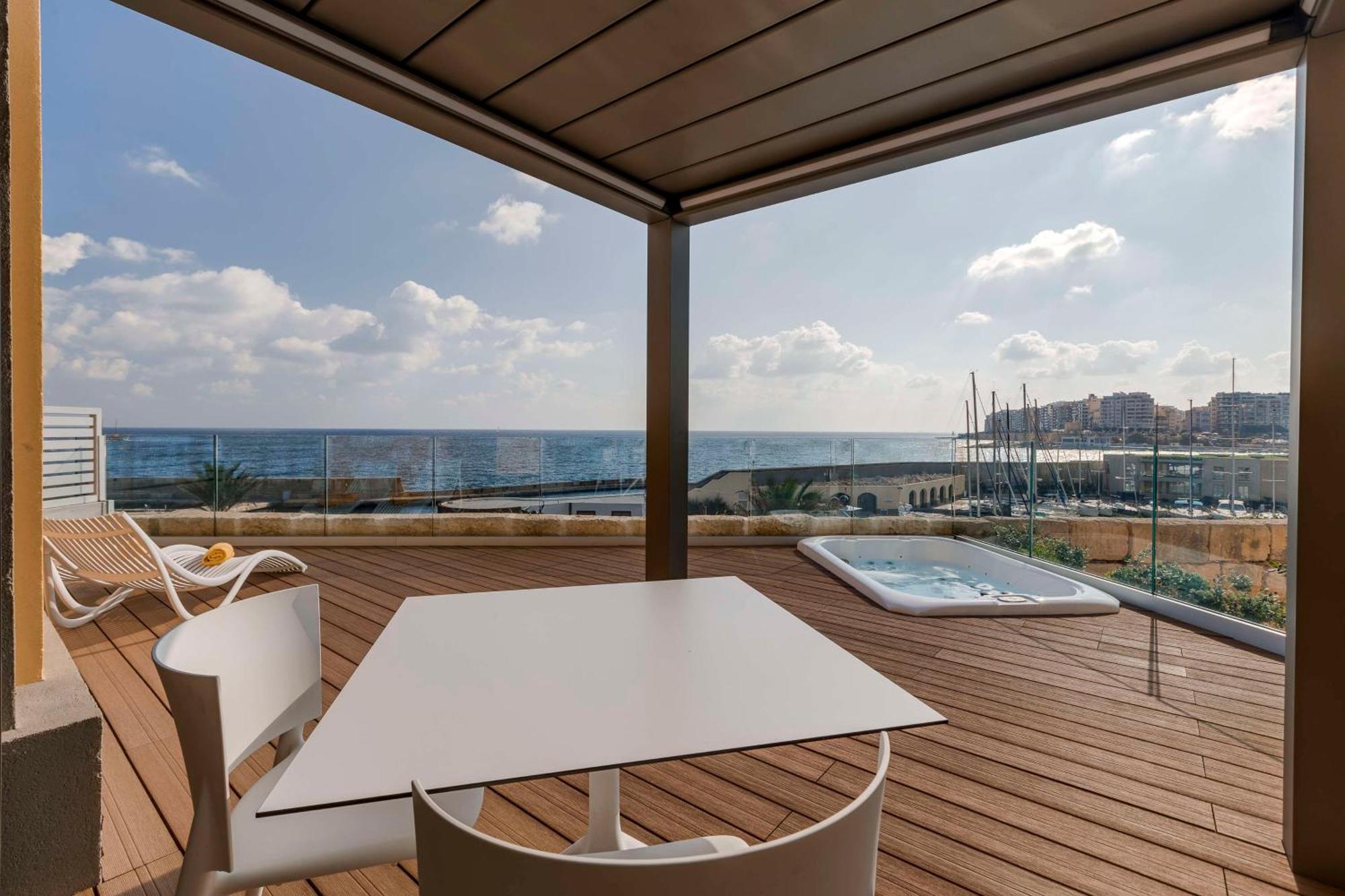 Hotel Hilton Malta San Giuliano Esterno foto